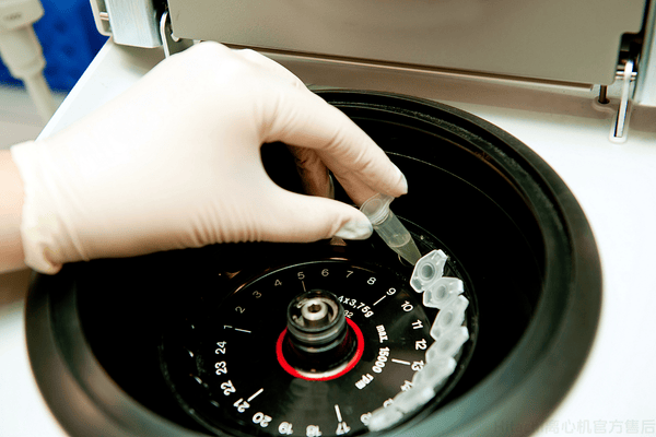 有哪些常見的操作失誤會引發日立離心機CP100WX報錯e13？